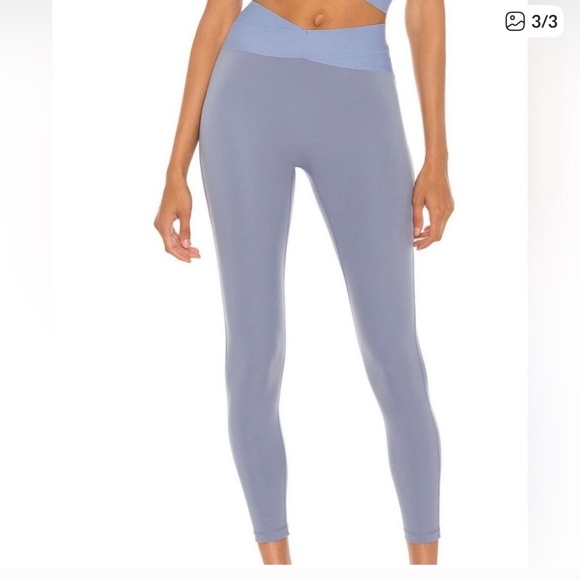 Le Ore Blue Active Leggings and Top - Picture 3 of 7
